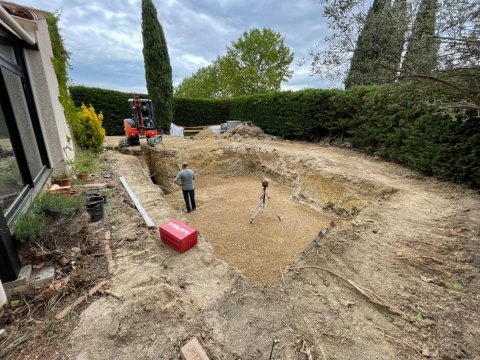 Réalisation et construction d'une piscine en béton isolé vers Montpellier 